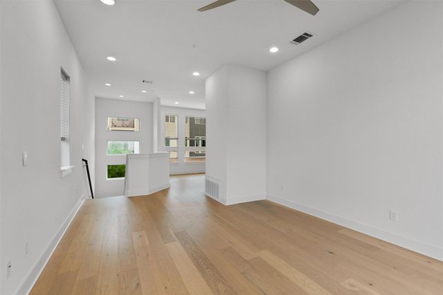 2050 Lohmans Spur Rd Unit 804, Lakeway, TX 78734