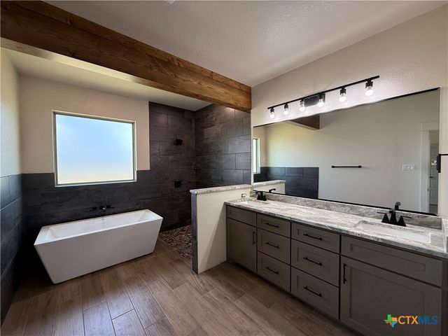 11109 Golden Eagle Avenue, Salado, TX 76571