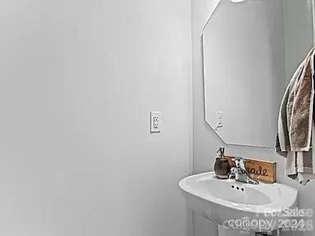 1230 Bigelow Street, Charlotte, NC 28269
