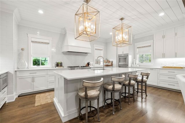 135 North Lake Drive, Sunset, SC 29685