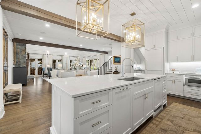 135 North Lake Drive, Sunset, SC 29685