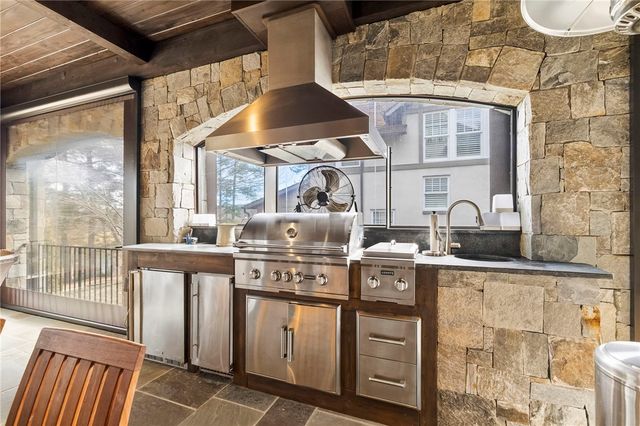 135 North Lake Drive, Sunset, SC 29685