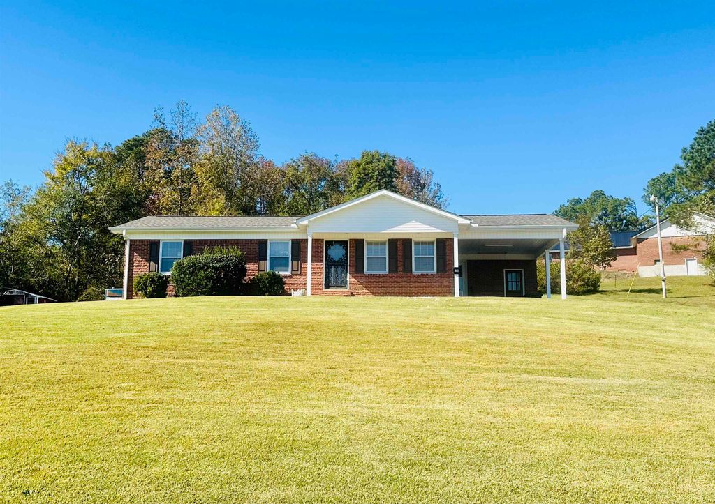 136 PERKINS ST, Selmer, TN 38375