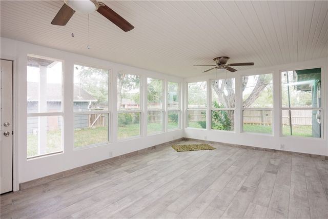 615 E Henderson St, Bishop, TX 78343