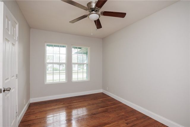 615 E Henderson St, Bishop, TX 78343