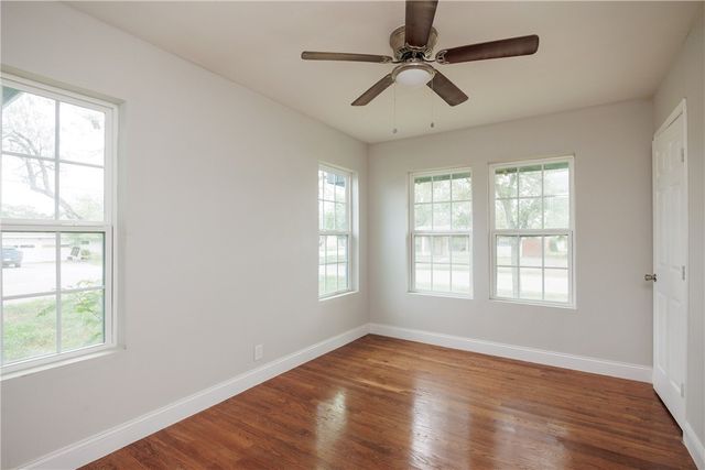 615 E Henderson St, Bishop, TX 78343