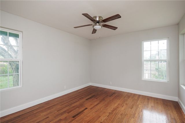 615 E Henderson St, Bishop, TX 78343