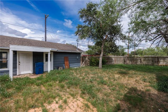615 E Henderson St, Bishop, TX 78343
