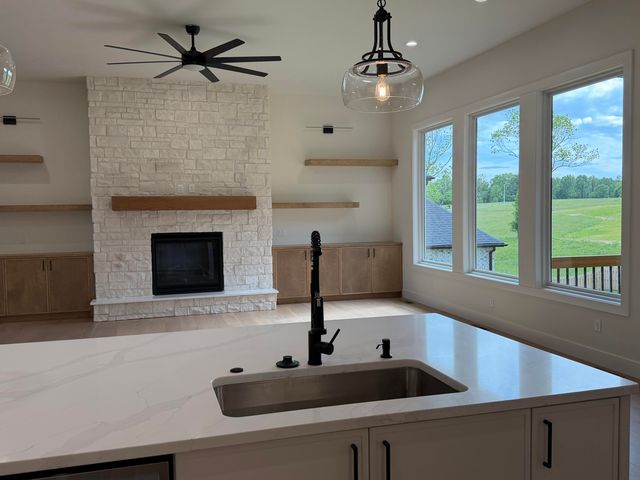 6039 S Holland Avenue, Springfield, MO 65810