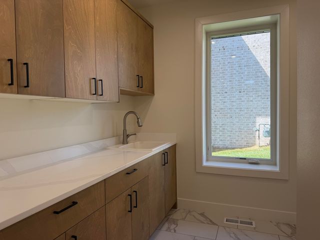 6039 S Holland Avenue, Springfield, MO 65810