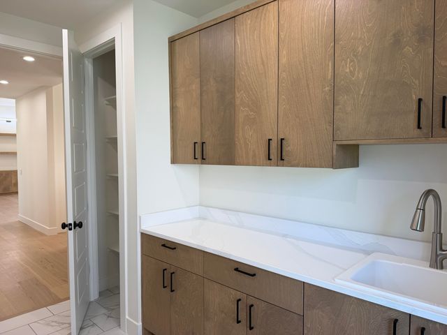 6039 S Holland Avenue, Springfield, MO 65810