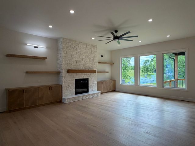 6039 S Holland Avenue, Springfield, MO 65810