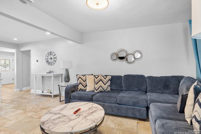 6806 Farrow Pl, San Antonio, TX 78240