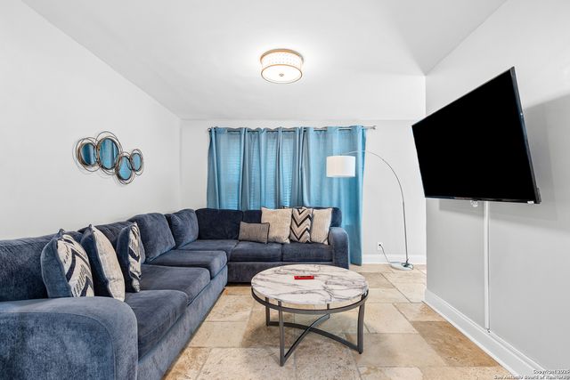 6806 Farrow Pl, San Antonio, TX 78240