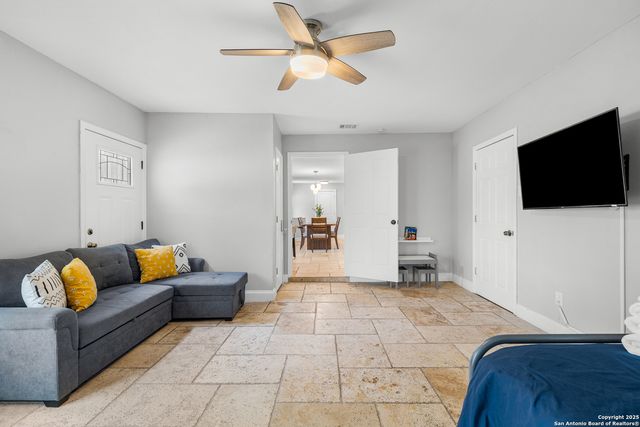 6806 Farrow Pl, San Antonio, TX 78240