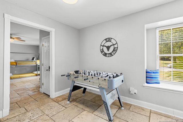 6806 Farrow Pl, San Antonio, TX 78240