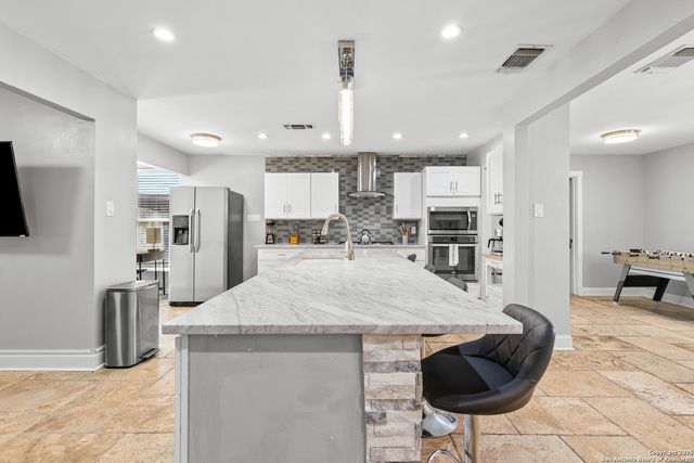 6806 Farrow Pl, San Antonio, TX 78240