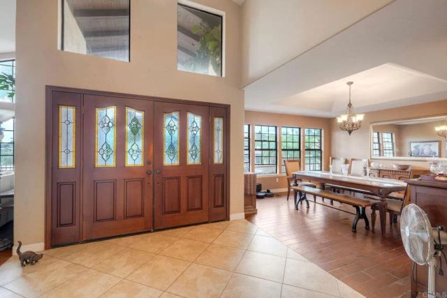 1817 Queens Way, Vista, CA 92084