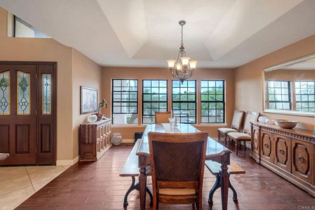 1817 Queens Way, Vista, CA 92084