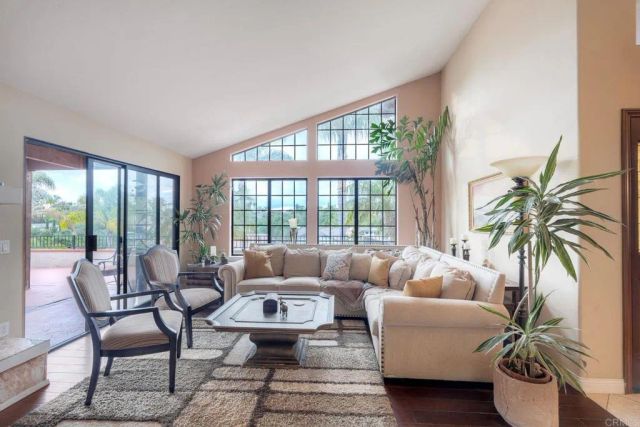 1817 Queens Way, Vista, CA 92084