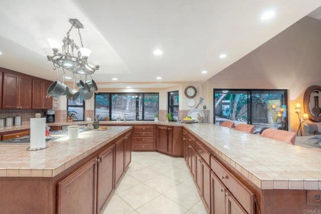1817 Queens Way, Vista, CA 92084