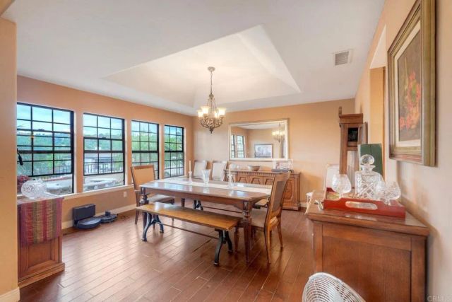 1817 Queens Way, Vista, CA 92084