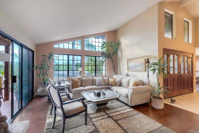 1817 Queens Way, Vista, CA 92084
