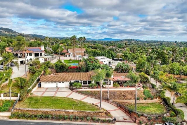 1817 Queens Way, Vista, CA 92084