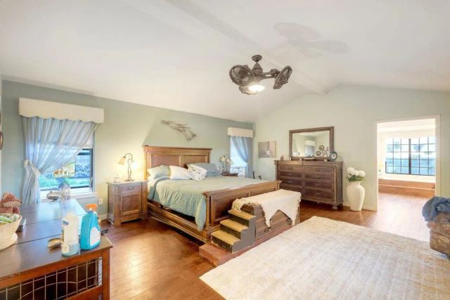 1817 Queens Way, Vista, CA 92084