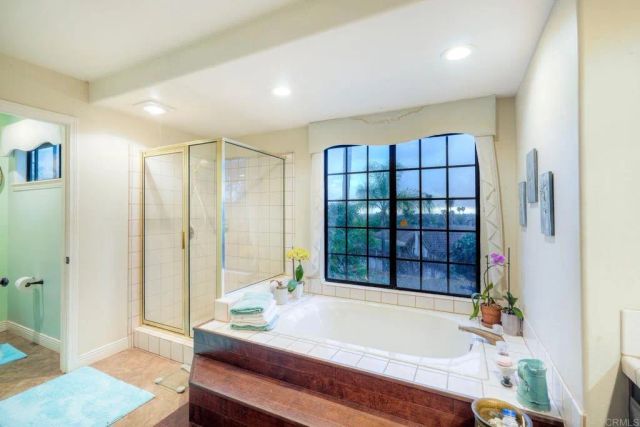 1817 Queens Way, Vista, CA 92084