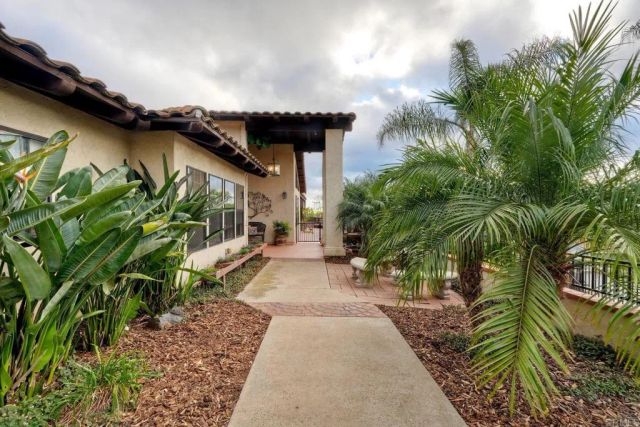 1817 Queens Way, Vista, CA 92084
