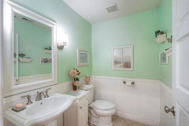 1817 Queens Way, Vista, CA 92084
