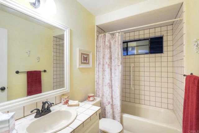1817 Queens Way, Vista, CA 92084
