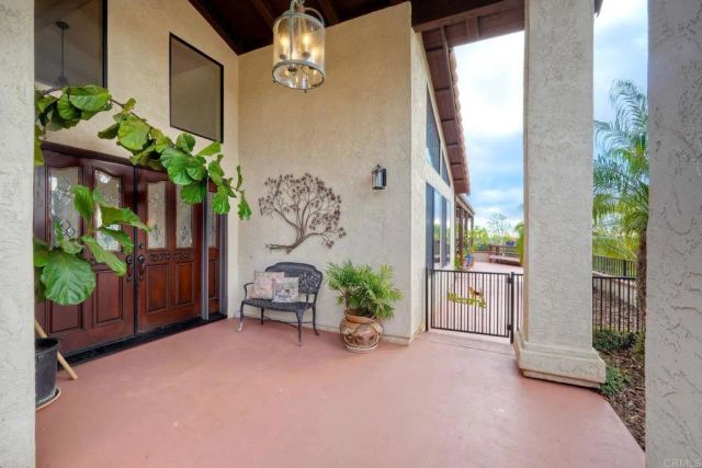 1817 Queens Way, Vista, CA 92084