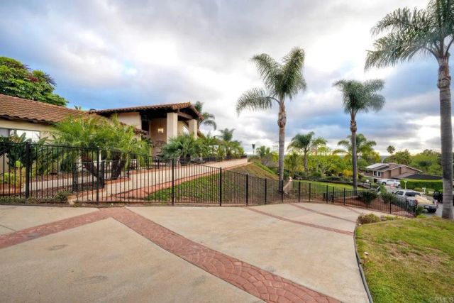 1817 Queens Way, Vista, CA 92084