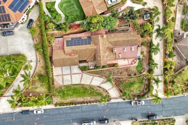 1817 Queens Way, Vista, CA 92084