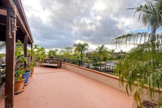 1817 Queens Way, Vista, CA 92084