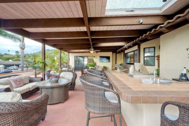 1817 Queens Way, Vista, CA 92084