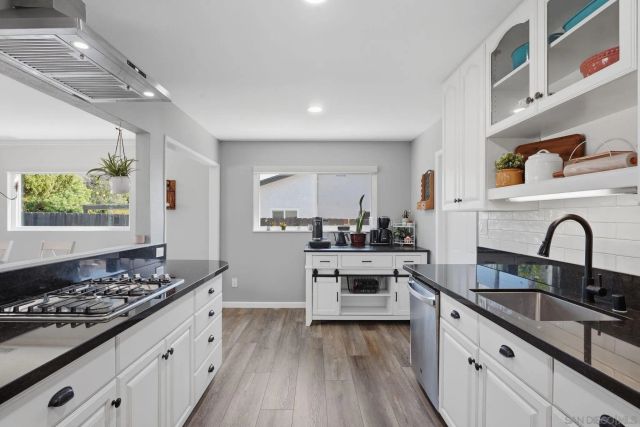 8182 Beaver Lake Dr, San Diego, CA 92119