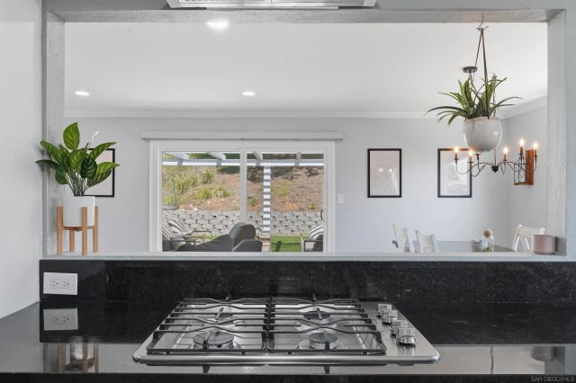 8182 Beaver Lake Dr, San Diego, CA 92119