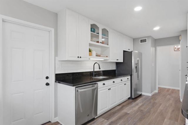 8182 Beaver Lake Dr, San Diego, CA 92119