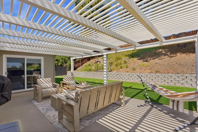 8182 Beaver Lake Dr, San Diego, CA 92119