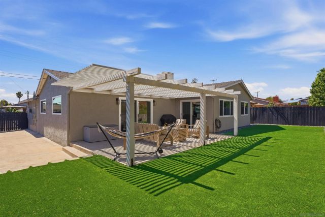 8182 Beaver Lake Dr, San Diego, CA 92119