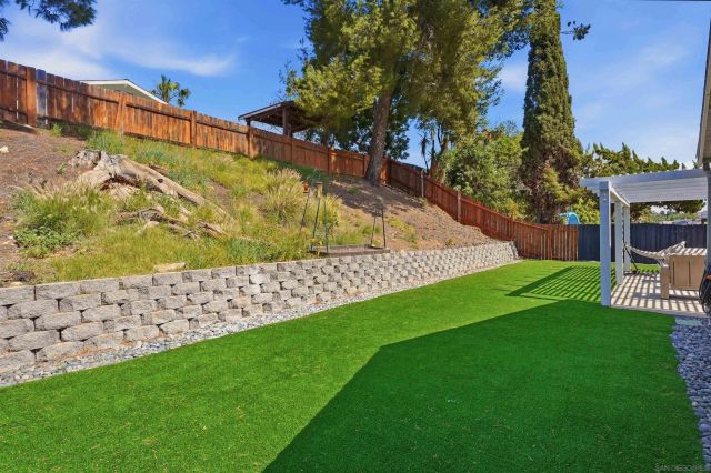 8182 Beaver Lake Dr, San Diego, CA 92119