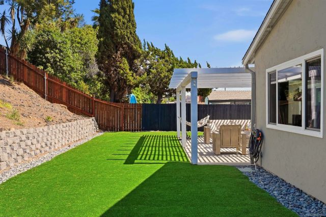 8182 Beaver Lake Dr, San Diego, CA 92119