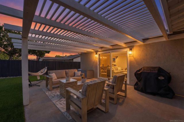 8182 Beaver Lake Dr, San Diego, CA 92119