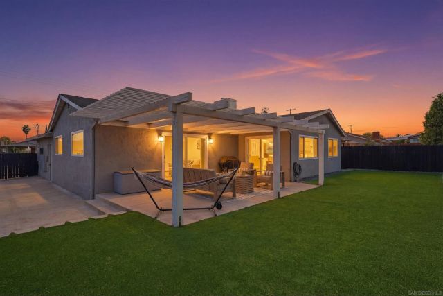 8182 Beaver Lake Dr, San Diego, CA 92119