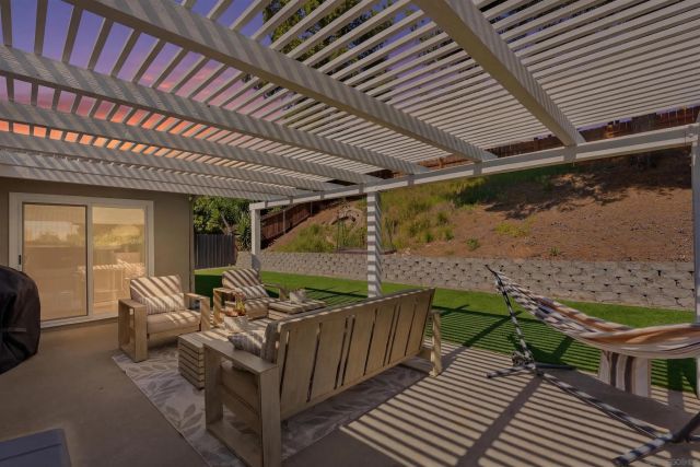 8182 Beaver Lake Dr, San Diego, CA 92119