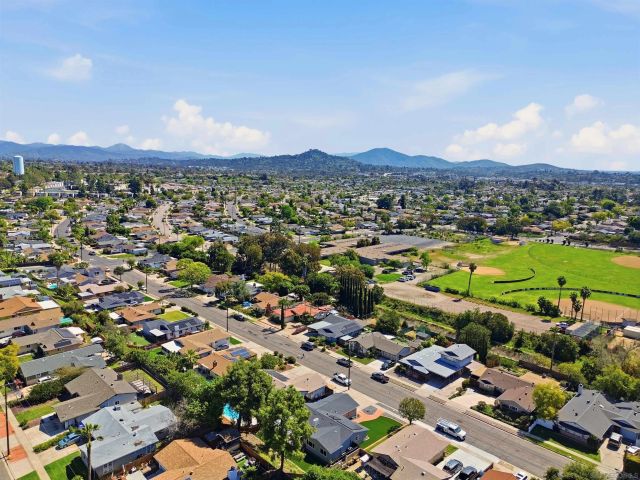 8182 Beaver Lake Dr, San Diego, CA 92119