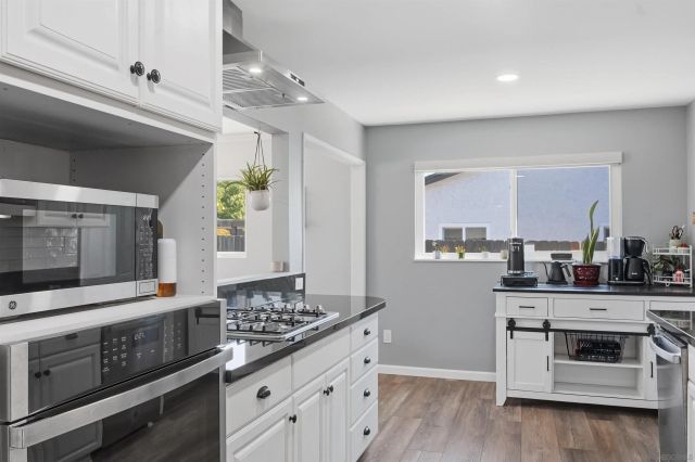 8182 Beaver Lake Dr, San Diego, CA 92119